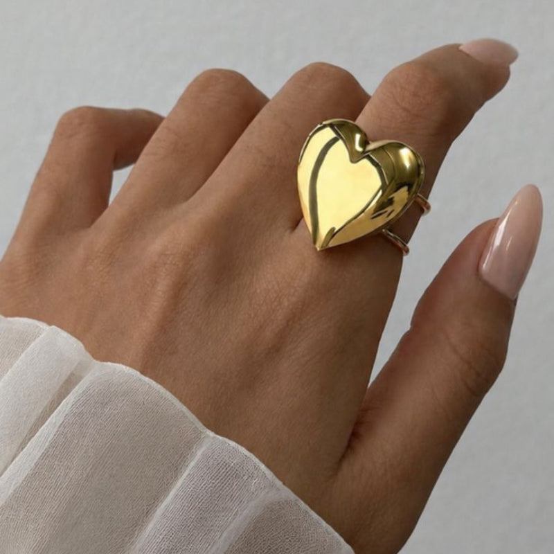 Amoria Ring