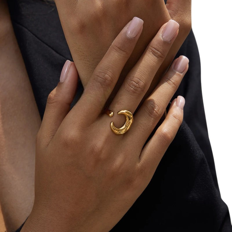 Lunara Ring